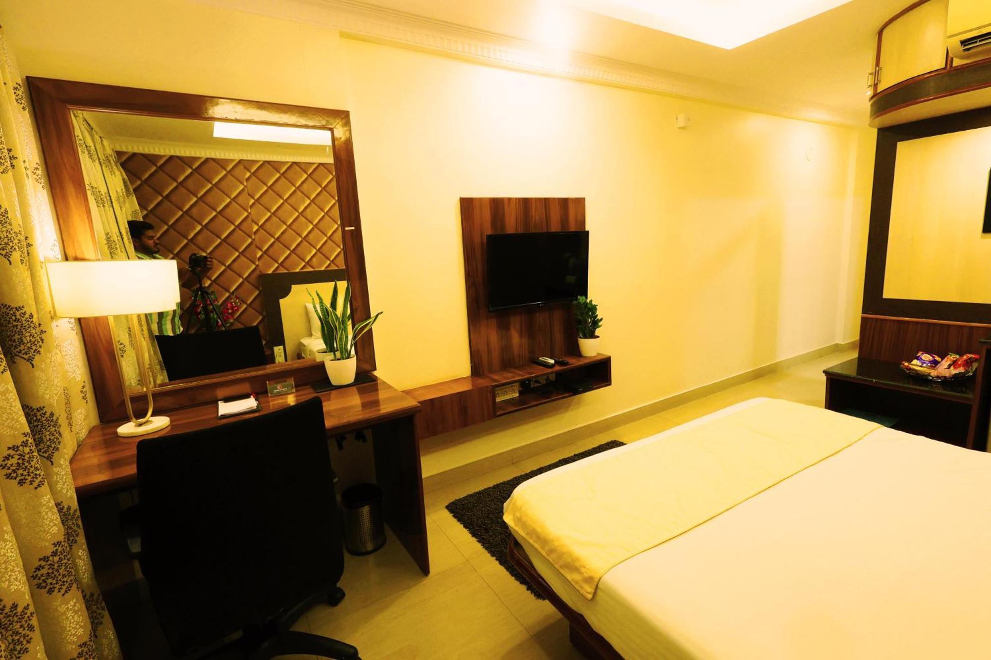 Grand Regency Rajajinagar, Iskcon Temple - Wtc Hotel Bangalore Eksteriør billede