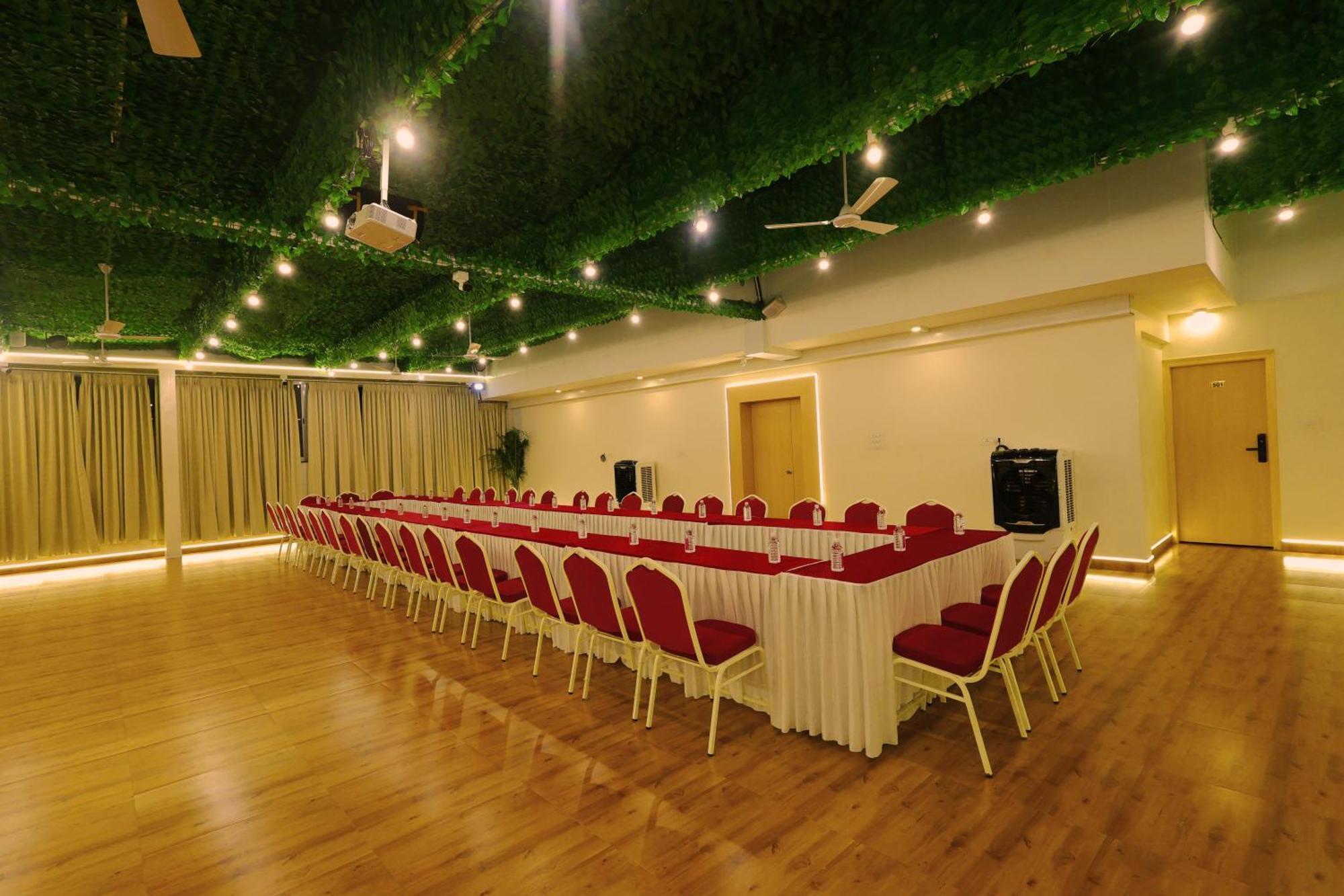 Grand Regency Rajajinagar, Iskcon Temple - Wtc Hotel Bangalore Eksteriør billede